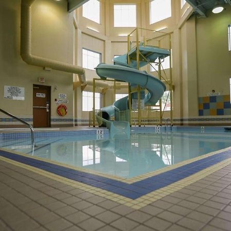 The Glenmore Inn & Convention Centre Calgary Bagian luar foto