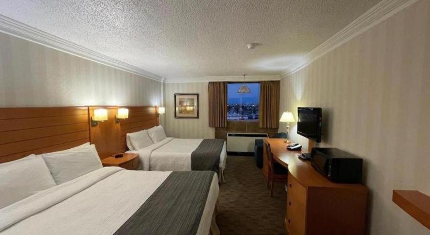 The Glenmore Inn & Convention Centre Calgary Bagian luar foto